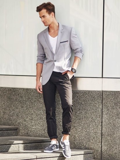 Stylizace č. 304 - hodinky, elegantní sako, tričko bez potisku, chino kalhoty